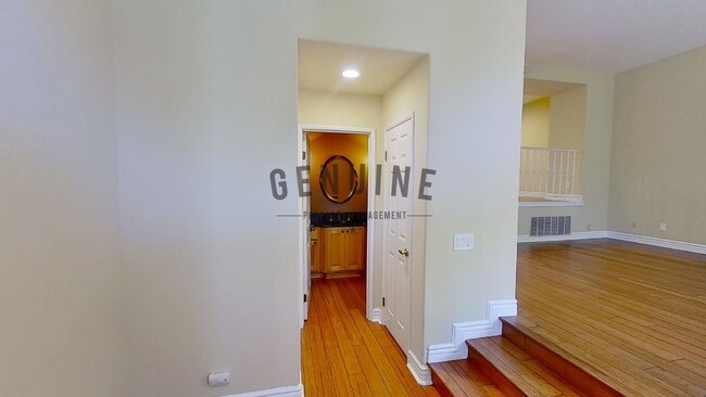 Building Photo - $500 off 1st Month - Beautiful Huntington ...
