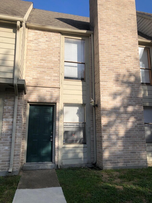 Exterior frontal - 15540 Weldon Dr