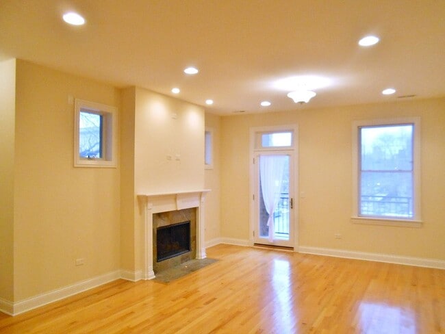 Building Photo - 1401 W Altgeld St