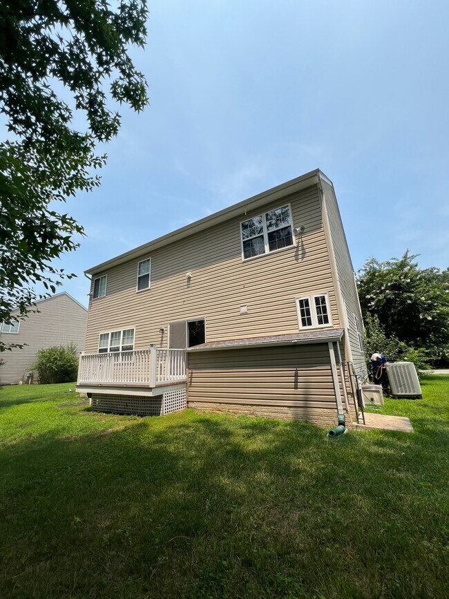 Foto del edificio - 45593 Pleasant Mill Dr