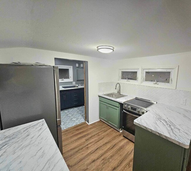 Building Photo - 18 E Vanscoter St