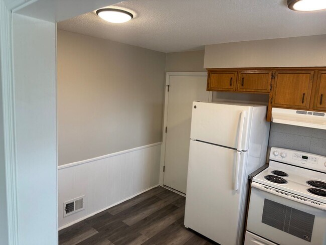 Building Photo - 315 Hawthorne Ct