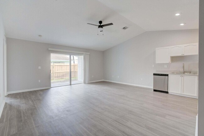 Foto del edificio - 9244 Roan Ln