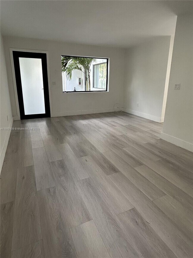 Foto del edificio - 37 NW 59th St