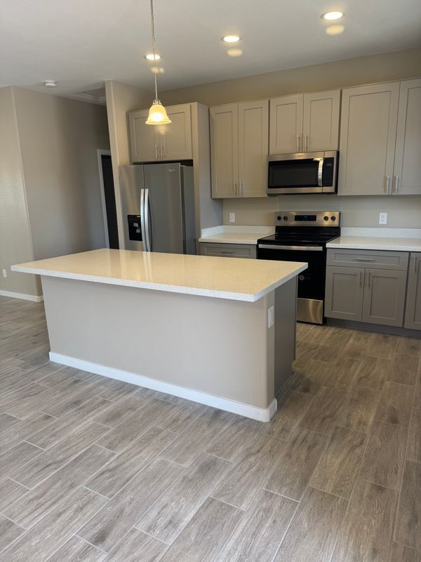 Building Photo - 15235 S Country Club Dr