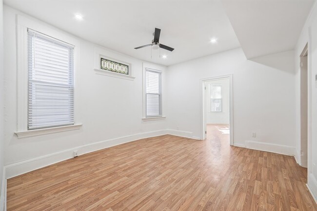 Foto del edificio - 24 Belmont Ave
