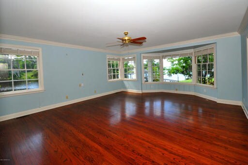 Building Photo - 903 River Oaks Rd