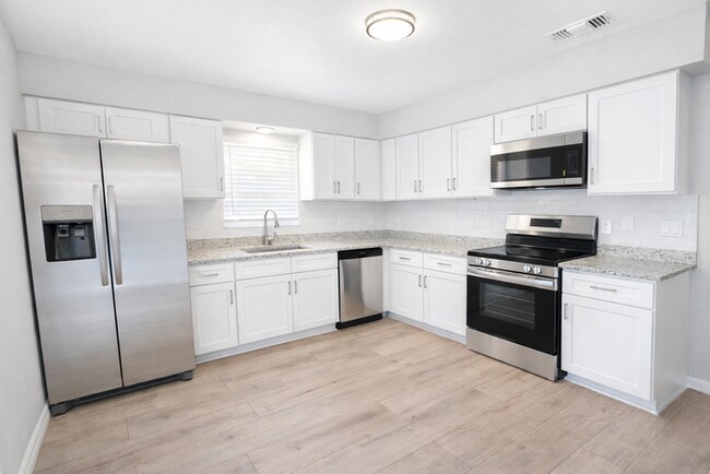 Foto del edificio - 1097 Laurel Oaks Ct