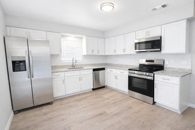 Photo - 1097 Laurel Oaks Ct House