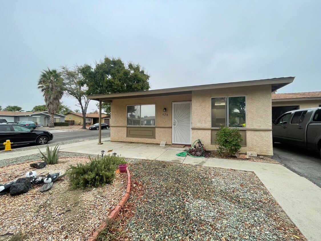 Building Photo - Recently Upgraded Two Bedroom Two Bathroom...