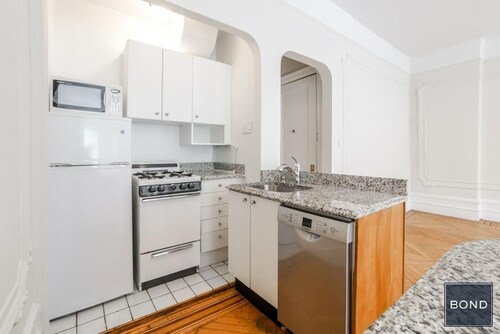 Building Photo - 308 W 92nd St