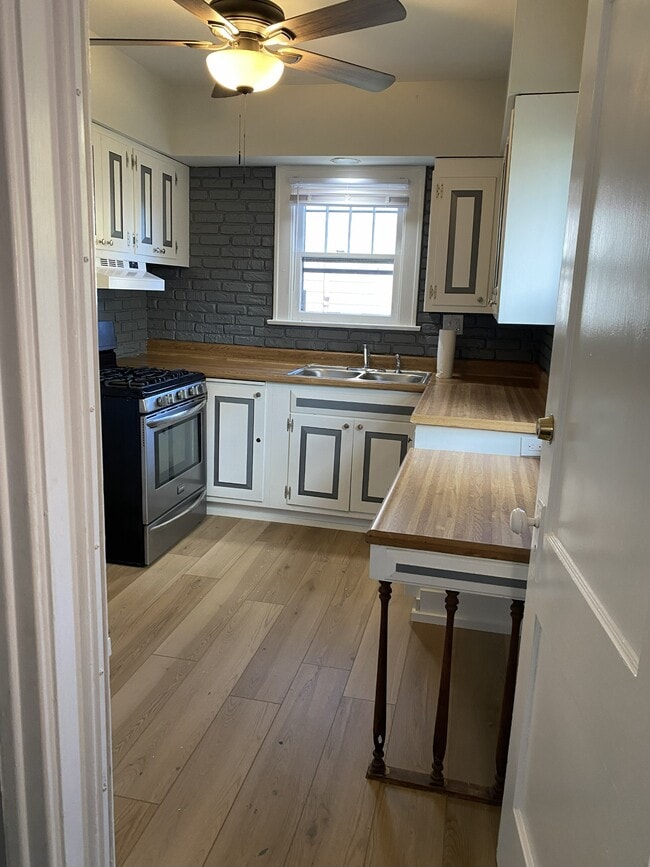 Foto del edificio - 2817 Emerson Ave