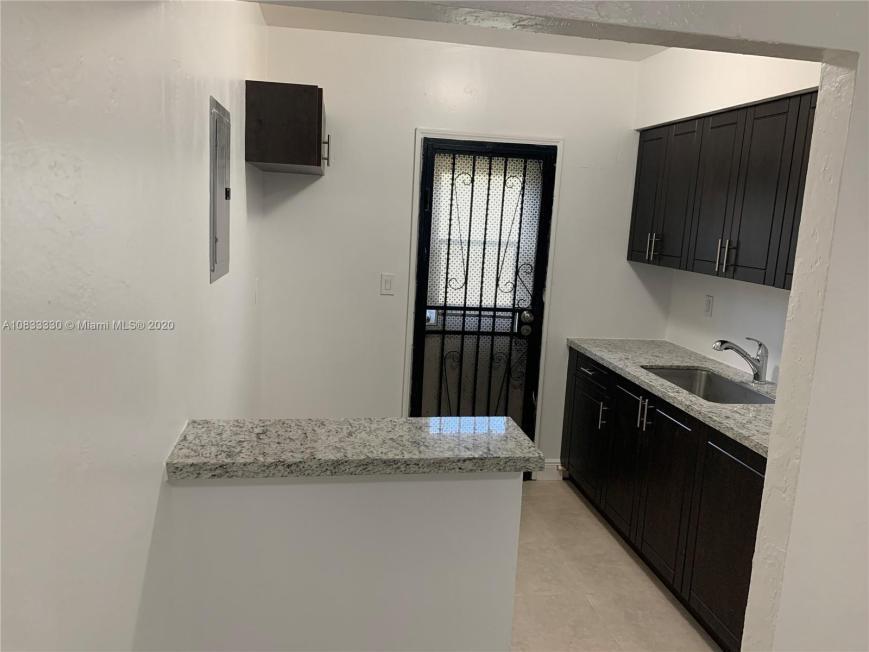 Foto principal - 2 bedroom in Miami FL 33150