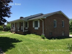Building Photo - 715 Ridge Rd