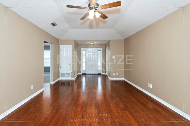 Building Photo - Stunning 4 Bed 2 Bath Home in West Mobile!