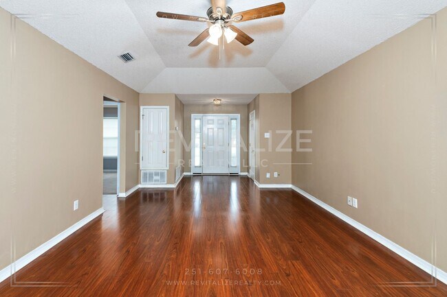 Foto del edificio - Stunning 4 Bed 2 Bath Home in West Mobile!