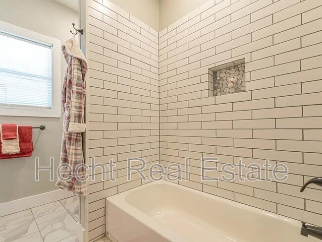 Building Photo - 1323 Burnet St