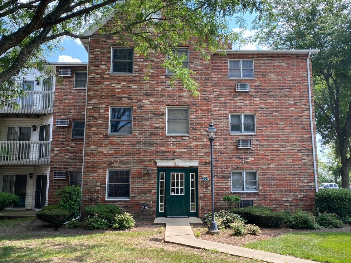 Primary Photo - 4305 W Shamrock Ln