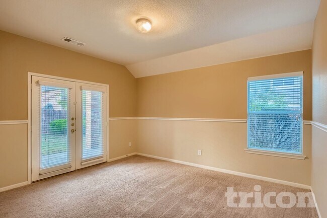 Foto del edificio - 4203 Wildbriar Ln