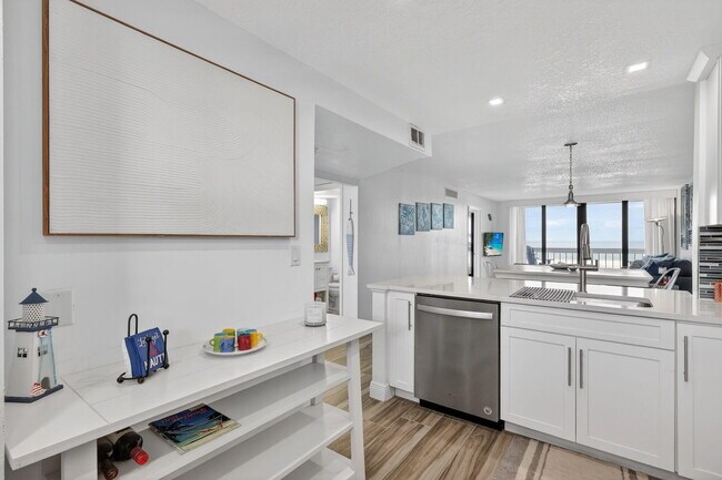 Building Photo - 9940 S Ocean Dr