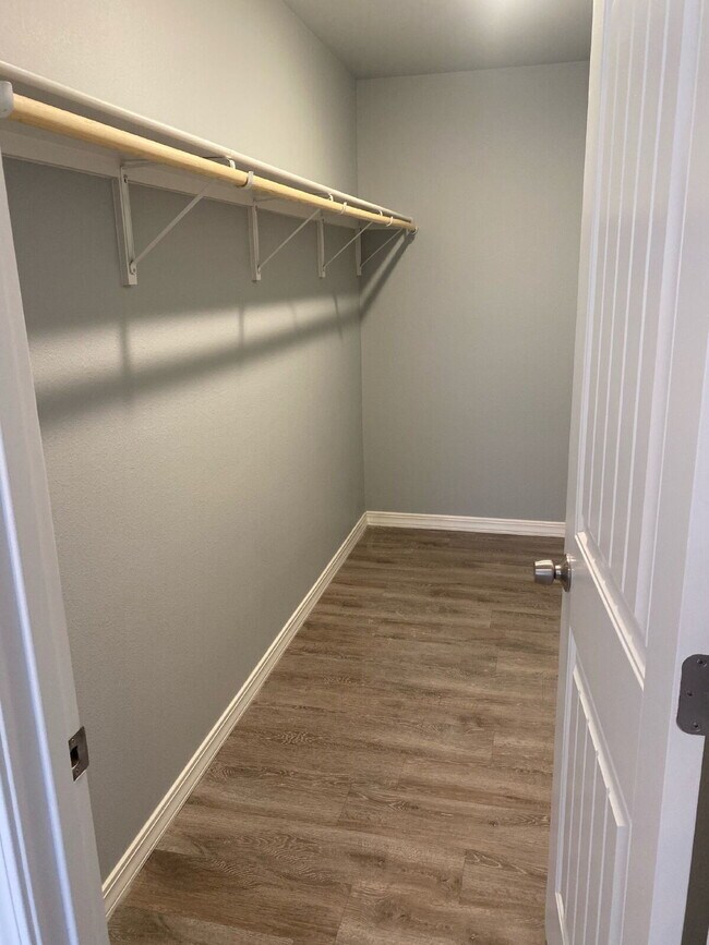 Building Photo - 3 Bedroom Duplex