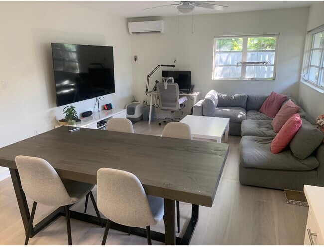 Foto del edificio - 7215 Sunset Dr