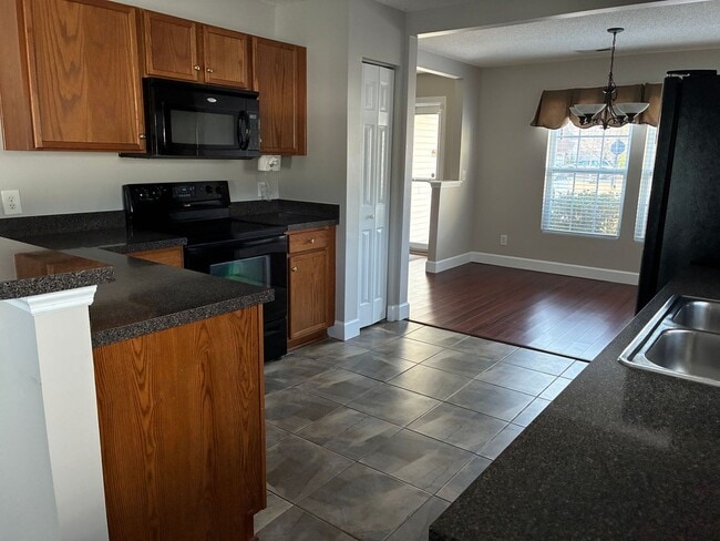 Building Photo - 3BD/ 2BA house in popular Bellegrove