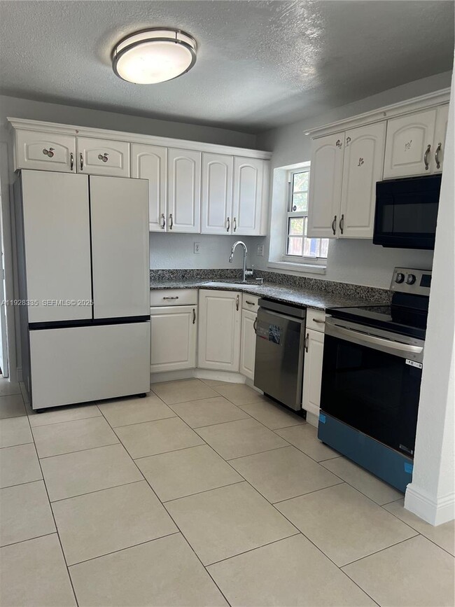 Foto del edificio - 17331 NW 45th Ct