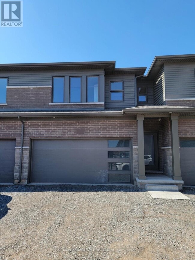 Building Photo - 4552-4552 Portage Rd