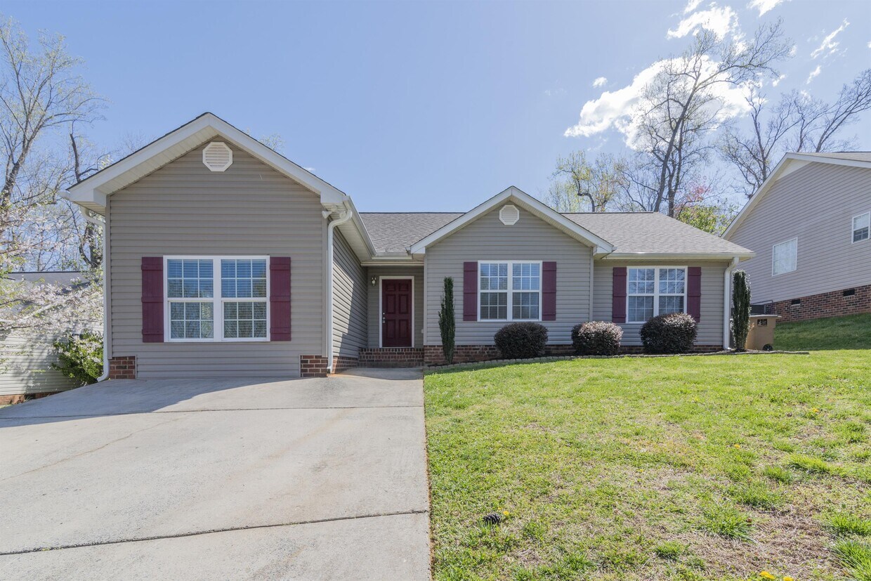 Primary Photo - 1006 Raywood Ct