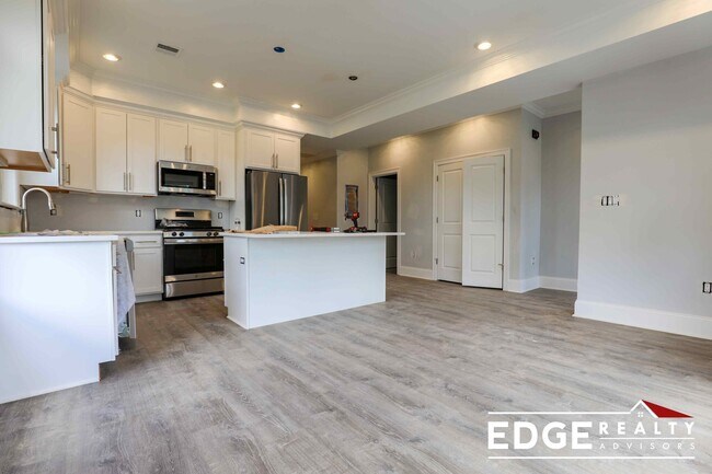 Building Photo - 144 Franklin St