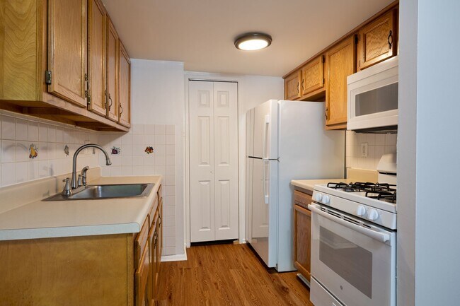Foto del edificio - ? Newly Updated 2 Bedroom  1 1/2 BATH in the NORTHEAST near Franklin Mills - Minutes to I95 and R...