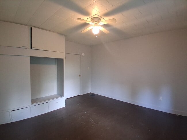 Building Photo - 603 South St