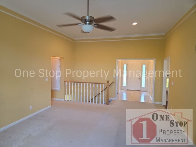 Building Photo - Beautiful 2 bedroom, 3 bathroom Villa in Overland Park!