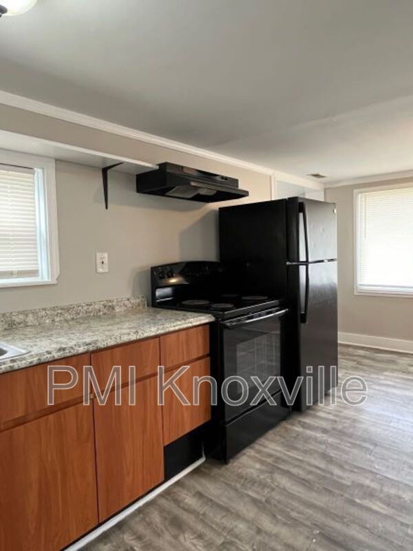 Foto del edificio - 415 Landau Dr