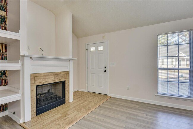 Foto del edificio - 146 Spring Oak Ln