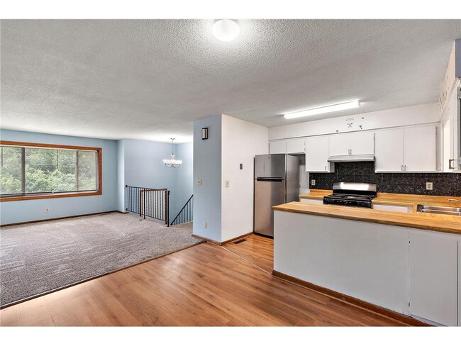 Building Photo - 964 McKnight Rd S