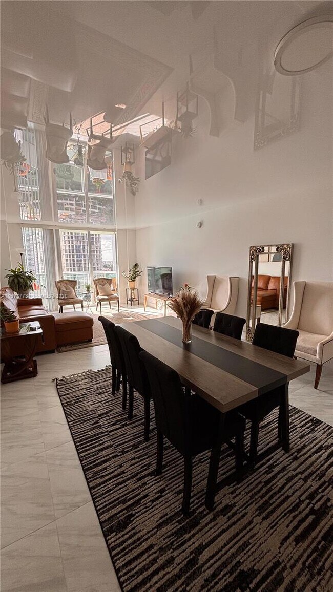 Foto del edificio - 19390 Collins Ave