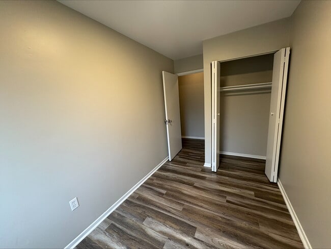 Building Photo - 11 Reading Crescent