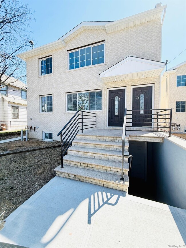 Building Photo - 139-22 Lakewood Ave