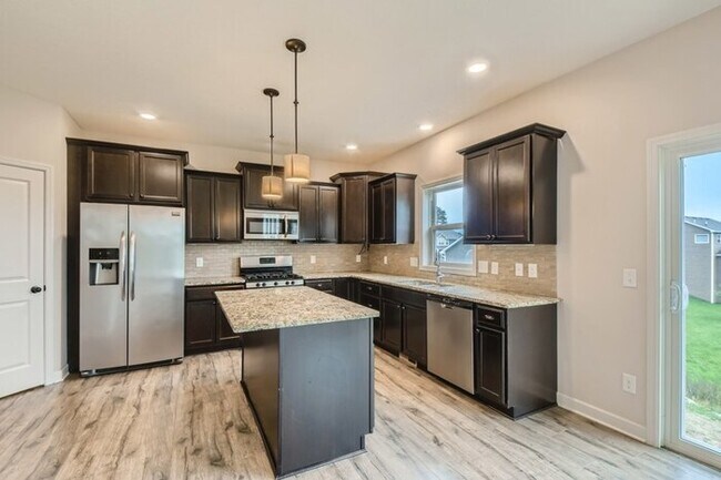 Foto del edificio - 16025 Uranimite Street NW, Ramsey, MN, 55303