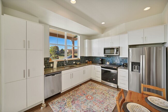 Building Photo - New Build 3 BDR Lafayette Townhome