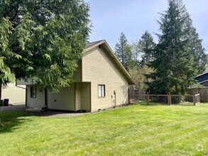 Building Photo - 1833 NE Dingley Rd