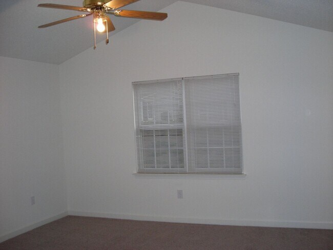 Building Photo - 181 Clusters Cir