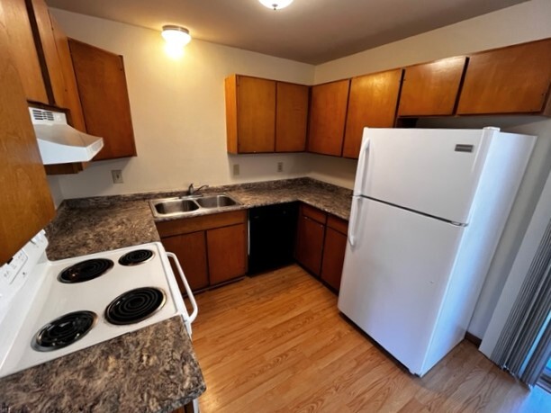 Kitchen - 2606-2608 Ardsley Cir