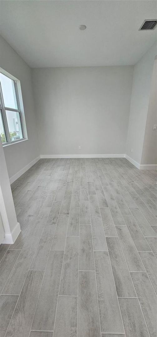 Foto del edificio - 5461 Empire Dr
