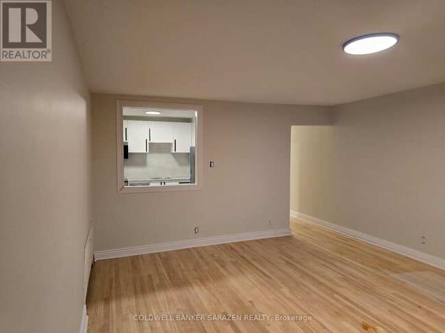 Photo du bâtiment - 33 Coupal St