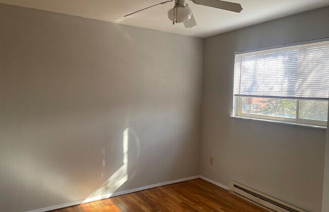 Foto del edificio - 558 Lowell Ave