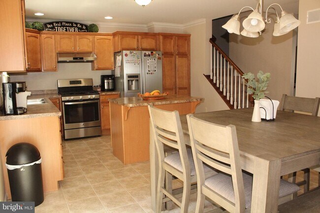 Building Photo - 574 Meadowcroft Cir