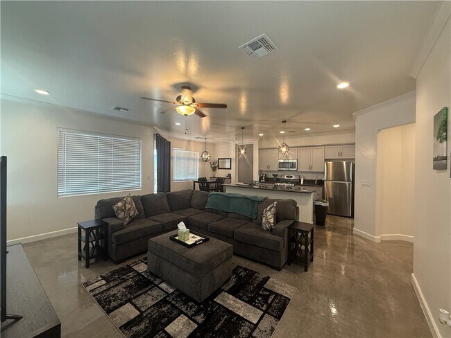 Foto del edificio - 3561 N Burbank St